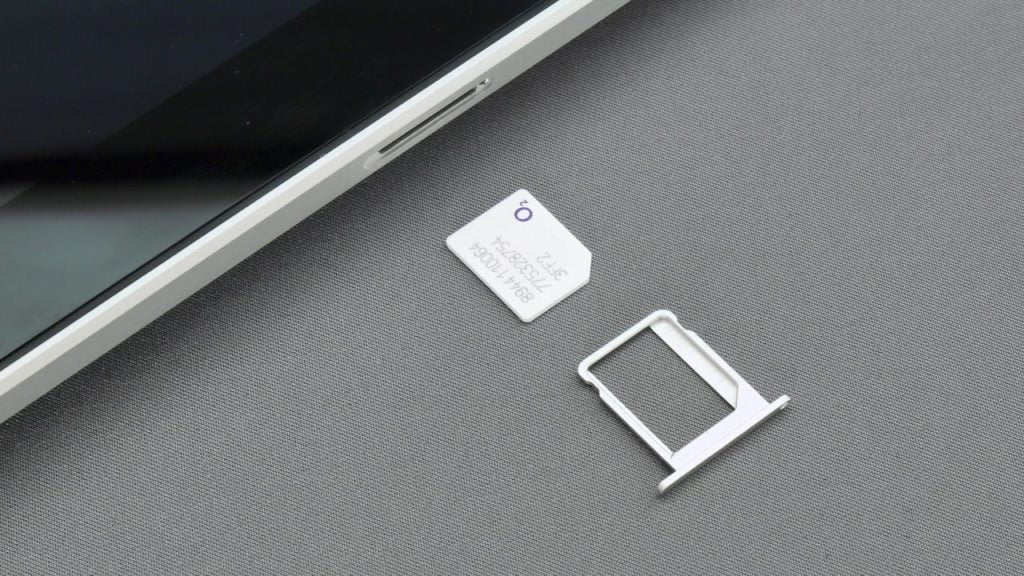 スマホ端末とSimカードを並べて配置