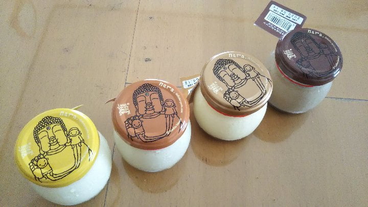 大仏プリンを4つ並べてみた