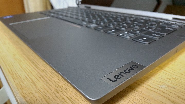 Lenovoノートパソコン(Think Book 14s Yoga)の筐体